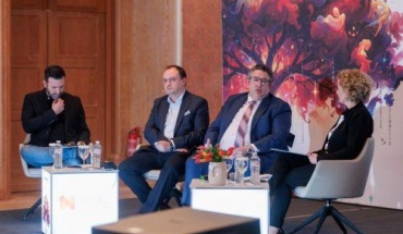 ΑΙ σε υγεία και εκπαίδευση στο επίκεντρο επαφών