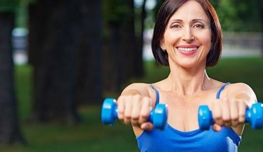 Η άσκηση μπορεί να βοηθήσει στα συμπτώματα της εμμηνόπαυσης; Σίγουρα ναι!