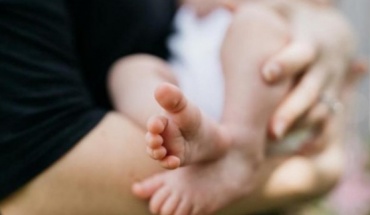 Η ΠΕΚ υιοθετεί θέση για να λάβουν το εμβόλιο οι μητέρες