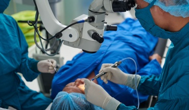 Μειωμένη όραση ή τύφλωση στο μάτι για οκτώ που χειρουργήθηκαν με καταρράκτη