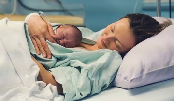 Χρειάζεται μεγαλύτερη προσοχή και φροντίδα στις γυναίκες που μόλις γέννησαν
