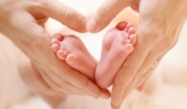 Ψηφίζεται την Πέμπτη η αύξηση της άδειας μητρότητας με άμεση ισχύ