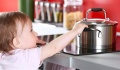 Παιδιά: Πρόληψη και αντιμετώπιση εγκαυμάτων στο σπίτι