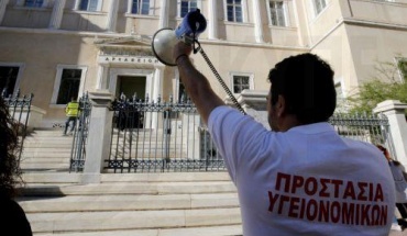 Αντισυνταγματική έκρινε το ΣτΕ την παράταση του υποχρεωτικού εμβολιασμού υγειονομικών στην Ελλάδα