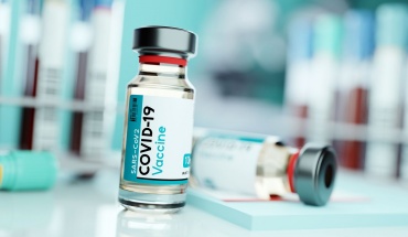 Επέκταση εμβολιασμών κατά COVID στην Αγγλία