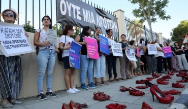 Στην Ολομέλεια η γυναικοκτονία και η βία κατά των γυναικών