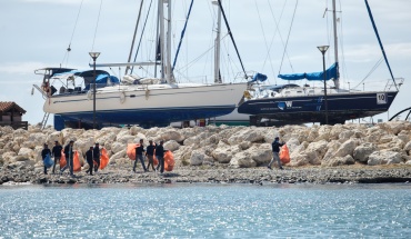 Eθελοντική δράση καθαρισμού παραλίας στο Λιμανάκι Ζυγίου από Ψαραγορές Blue Island και CYMEPA