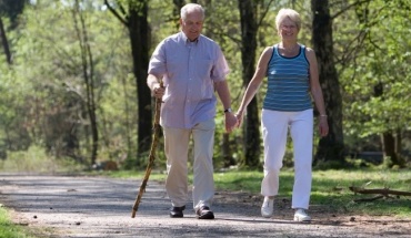 3.000 επιπλέον βήματα την ημέρα μπορούν να μειώσουν την πίεση στους ηλικιωμένους