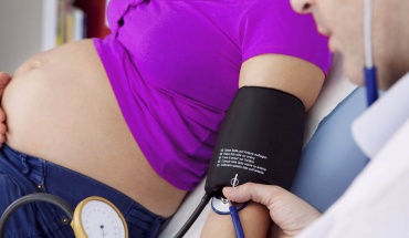 Μία στις 10 έγκυες κινδυνεύει να εμφανίσει υπέρταση μετά τον τοκετό