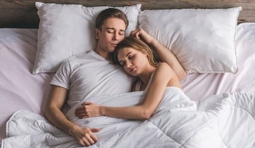 Περίεργη σχέση του ύπνου με το σεξ