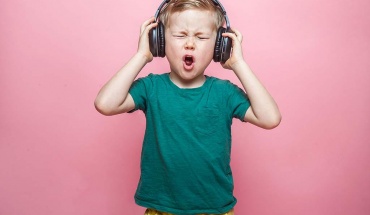 Τι πρέπει να γνωρίζουν τα παιδιά για τη χρήση ακουστικών