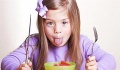 Λανθασμένες τακτικές γονέων για να τρώνε σωστά τα μικρά παιδιά