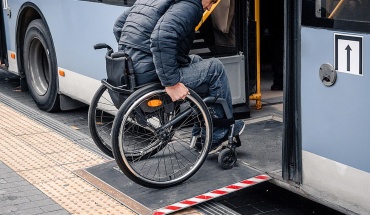 Ζητούν ισότιμη πρόσβαση ΑμεΑ στα μέσα μαζικής μεταφοράς