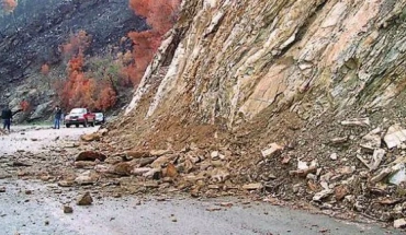 Συνεργεία καθαρίζουν σήμερα δρόμους στα ορεινά Τροόδους μετά τις κατολισθήσεις