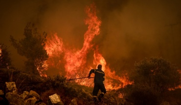 Μαίνεται για 13η ημέρα η πυρκαγιά στον Έβρο