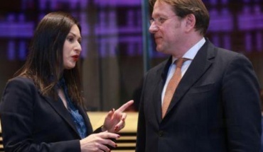 Βάρχελι: Πλήρης συμμόρφωση με περιορισμούς το κλειδί για περιορισμό αφθώδους