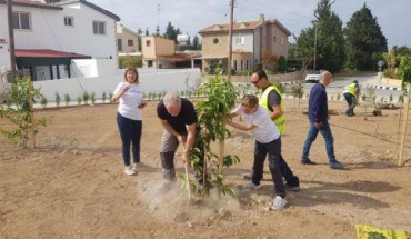 Δεντροφύτευση και καθαρισμός πάρκου στη Λάρνακα