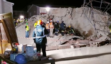 Νεκροί σε συντρίμμια κτιρίου στην Νότια Αφρική, δεκάδες οι παγιδευμένοι