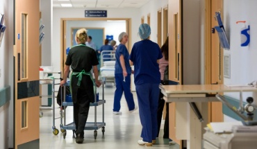 Αποδέχθηκαν την προσφερόμενη αύξηση οι γιατροί στην Αγγλία, προς λήξη απεργιών