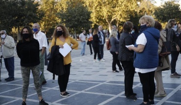 Νέο αρνητικό ρεκόρ στην Ελλάδα με 865 κρούσματα κορωνοϊού