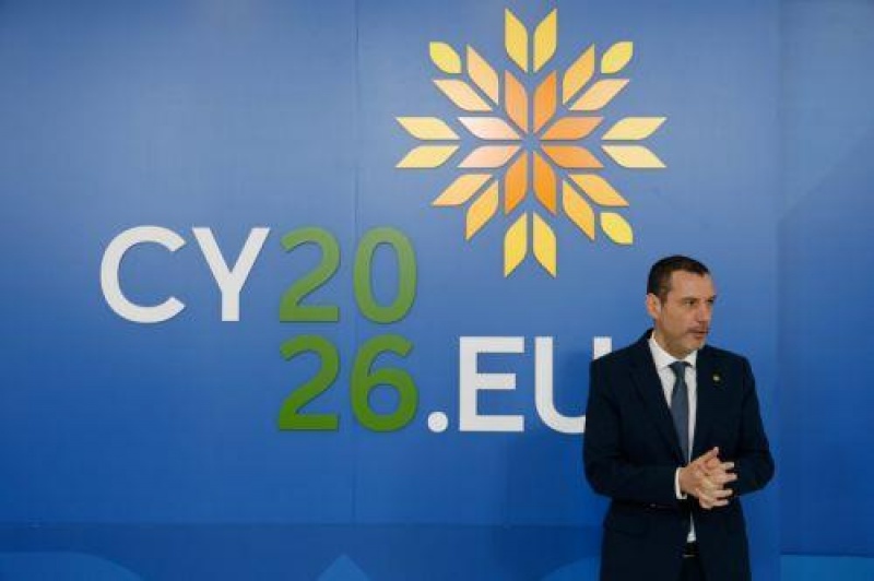 &Eta; &upsilon;&gamma;&epsilon;ί&alpha; &sigma;&tau;&rho;&alpha;&tau;&eta;&gamma;&iota;&kappa;ή &epsilon;&pi;έ&nu;&delta;&upsilon;&sigma;&eta; &gamma;&iota;&alpha; &tau;&omicron; &mu;έ&lambda;&lambda;&omicron;&nu; &tau;&eta;&sigmaf; &Epsilon;&upsilon;&rho;ώ&pi;&eta;&sigmaf;