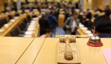 Στην Ολομέλεια προωθούνται προτάσεις για σκύλους βοηθούς και ηλικιωμένους οδηγούς