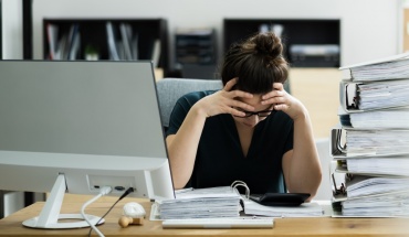 To burnout απειλεί τους Έλληνες εργαζόμενους