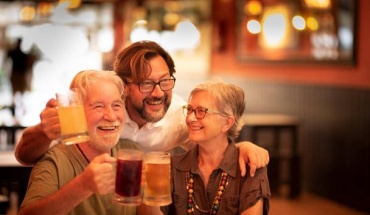 Η μέτρια κατανάλωση αλκοόλ παρέχει οφέλη στους μεγαλύτερους