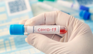Η έγκαιρη χορήγηση πλάσματος ατόμων που ανάρρωσαν από COVID-19 μειώνει τη θνησιμότητα