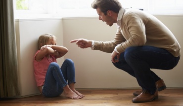 Η λεκτική βία σε παιδιά μπορεί να αποβεί εξίσου επικίνδυνη με τη σωματική κακοποίηση