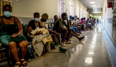 Ρεκόρ κρουσμάτων μετά τον εντοπισμό της Όμικρον στη Νότια Αφρική