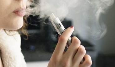 Αυξητική τάση στη χρήση ηλεκτρονικών τσιγάρων - Δεν είναι «αθώα», λένε οι ειδικοί