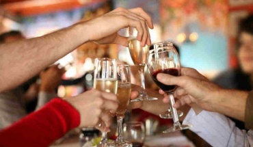 Η άπαξ υπερβολική κατανάλωση αλκοόλ είναι πιο επικίνδυνη από την καθημερινή μέτρια κατανάλωση