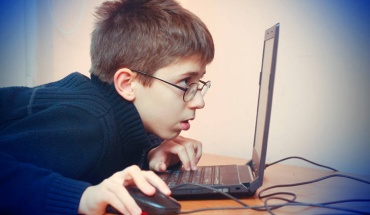 Στο ...εδώλιο τα Μέσα Κοινωνικής Δικτύωσης για εθισμό σε παιδιά και νέους